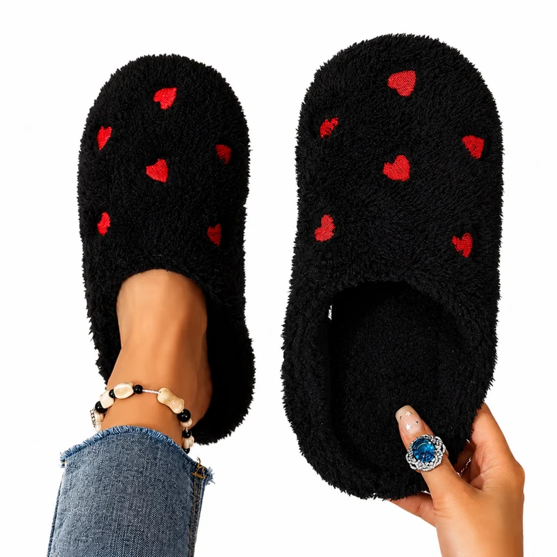 Miomu Pantuflas Negras con Corazones, Sueños de Felpa